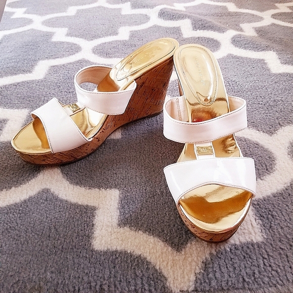 Marc Fisher "Wizard", White Patent & Cork Wedge Pl - Picture 1 of 11